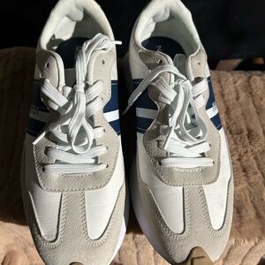 Women's Nautica tennis shoes brand new without tags